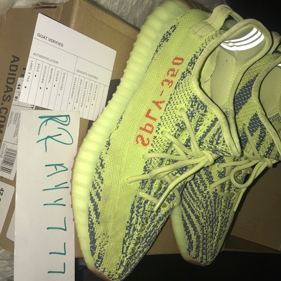 Yeezy 350 - Picture 5 of 7